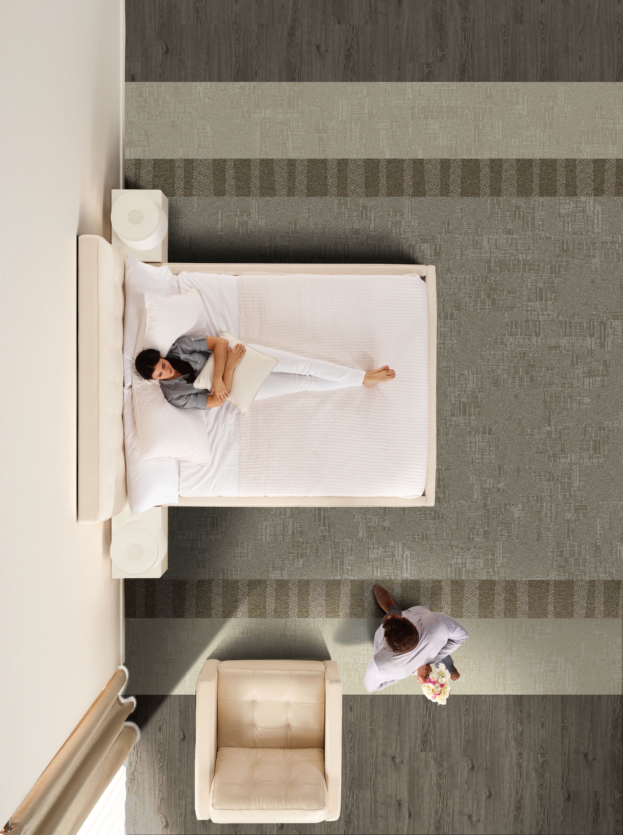 Interface RMS 701 and RMS 706 with Natural Woodgrains LVT in hotel guest room numéro d’image 8
